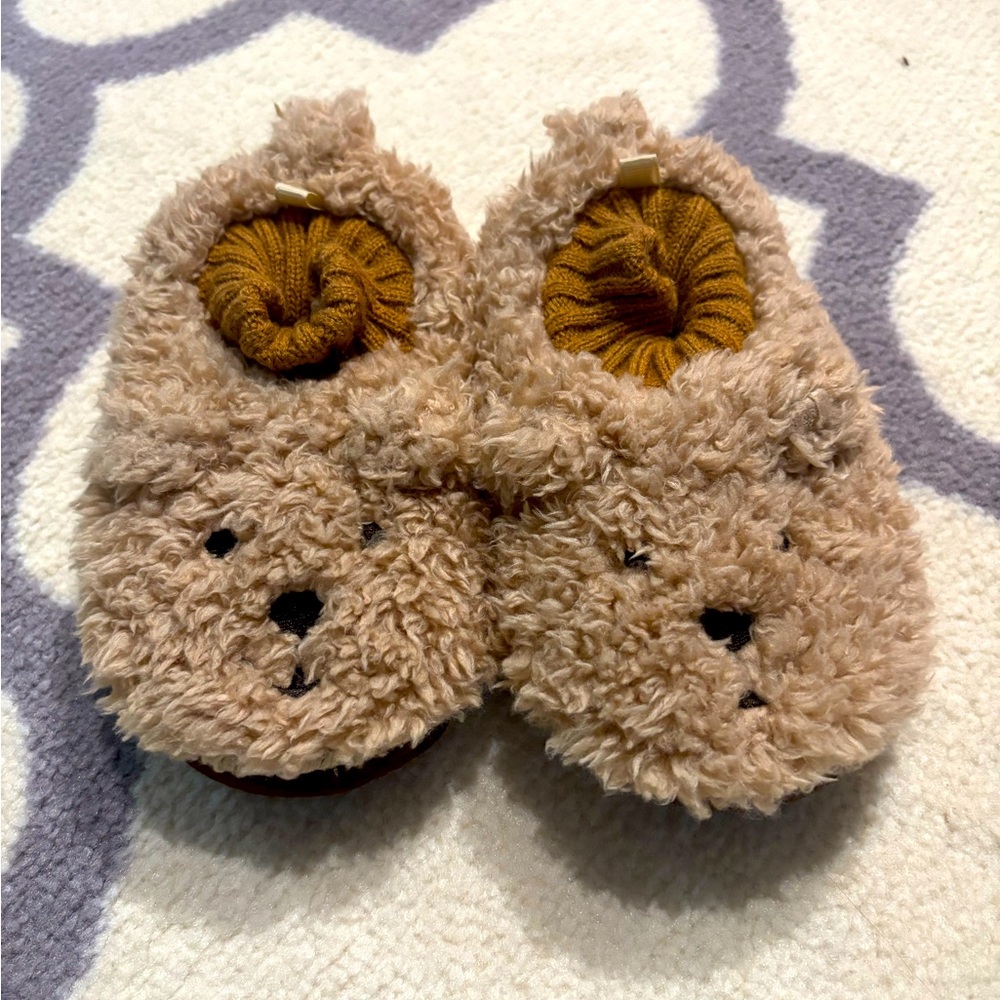 Baby Gap bear slippers size 9/10